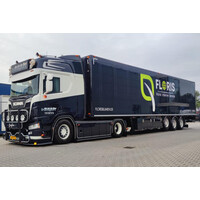 WSI Scania R Highline 4x2 met 3-as koeloplegger JAN VAN DER MEER