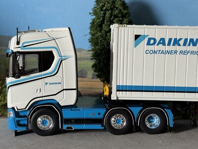Tekno Tekno Scania NGS 6x2 truck with container trailer + 40ft. reefer container DAIKIN