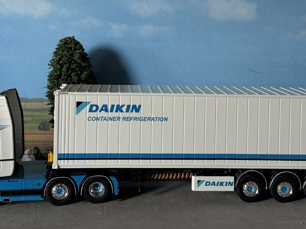 Tekno Tekno Scania NGS 6x2 met container oplegger + 40ft. reefer container DAIKIN