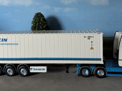 Tekno Tekno Scania NGS 6x2 truck with container trailer + 40ft. reefer container DAIKIN