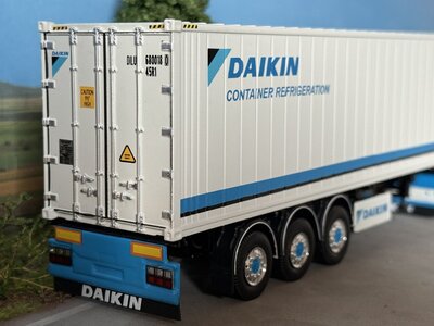 Tekno Tekno Scania NGS 6x2 truck with container trailer + 40ft. reefer container DAIKIN