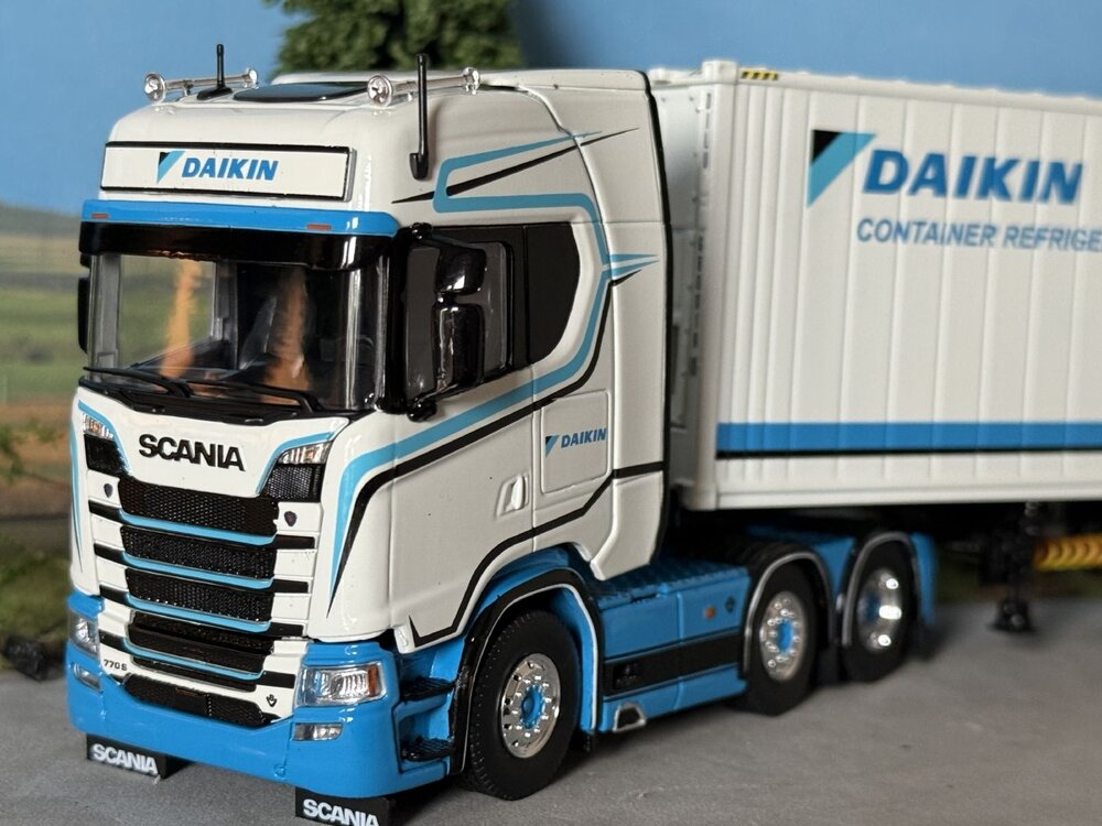 Tekno Tekno Scania NGS 6x2 truck with container trailer + 40ft. reefer container DAIKIN