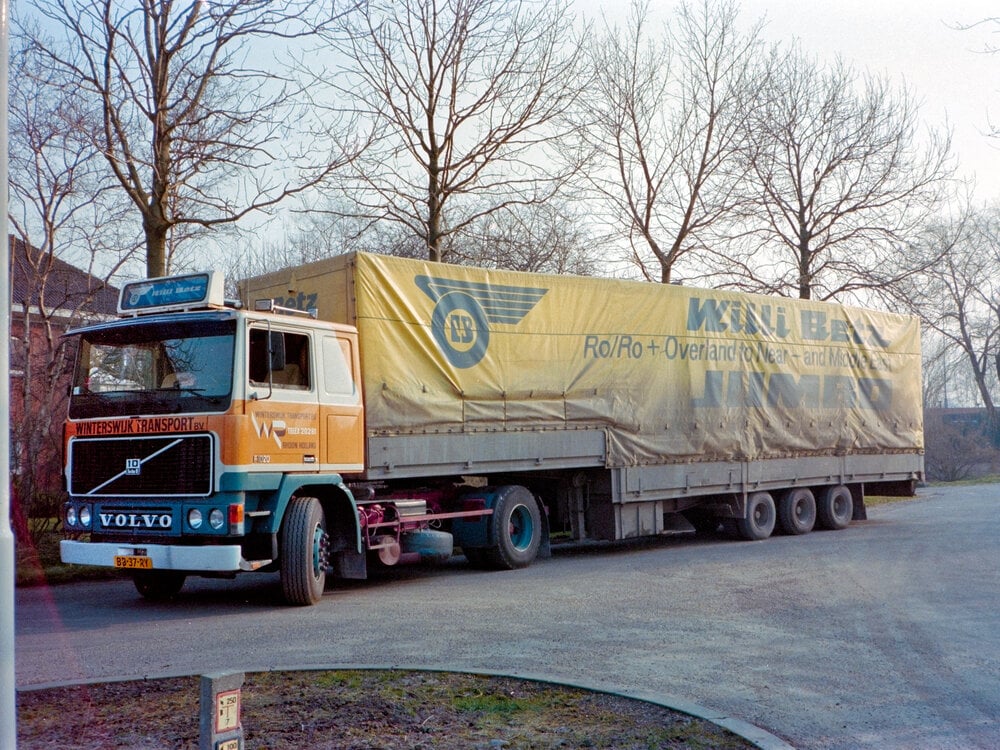 Tekno Tekno Volvo F12 with classic 3-axle tilt trailer WINTERSWIJK TRANSPORT / WILLY BETZ