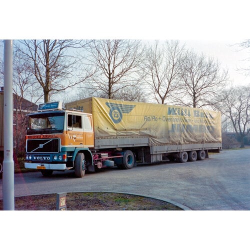 Tekno Tekno Volvo F12 with classic 3-axle tilt trailer WINTERSWIJK TRANSPORT / WILLY BETZ Tekno Tekno Volvo F12 with classic 3-axle tilt trailer WINTERSWIJK TRANSPORT / WILLY BETZ