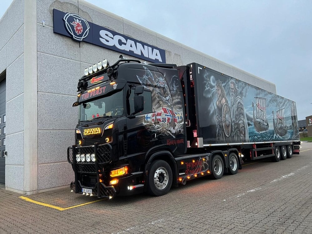 Tekno Tekno Scania NGS Highline 6x2 met sleepas en 3-assige koeloplegger BYRKNES