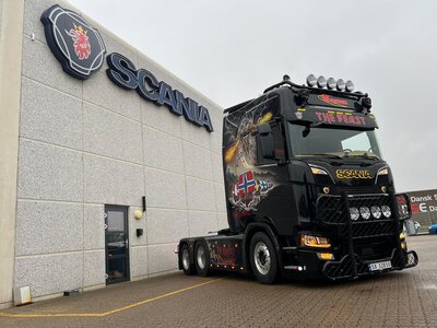 Tekno Tekno Scania NGS Highline 6x2 met sleepas en 3-assige koeloplegger BYRKNES