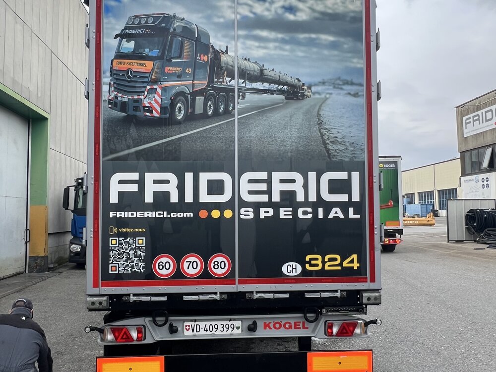 Tekno Tekno Iveco S-Way 6x2 met 3-assige zeiloplegger FRIDERICI