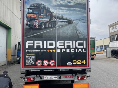 Tekno Tekno Iveco S-Way 6x2 met 3-assige zeiloplegger FRIDERICI