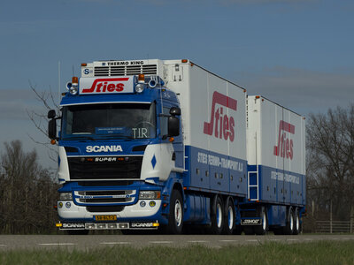 Tekno Tekno Scania R560 Riged truck with 3-axle trailer STIES