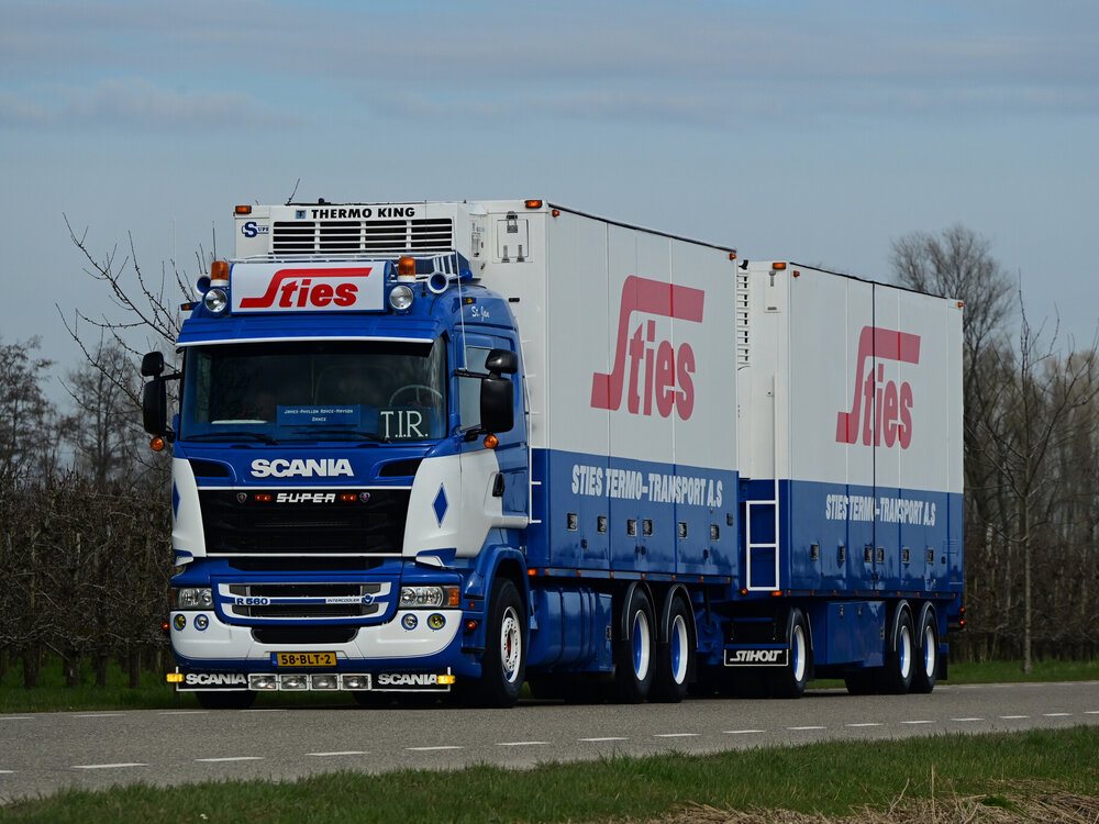 Tekno Tekno Scania R560 Riged truck with 3-axle trailer STIES