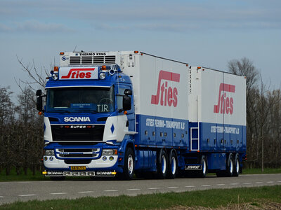 Tekno Tekno Scania R560 Riged truck with 3-axle trailer STIES
