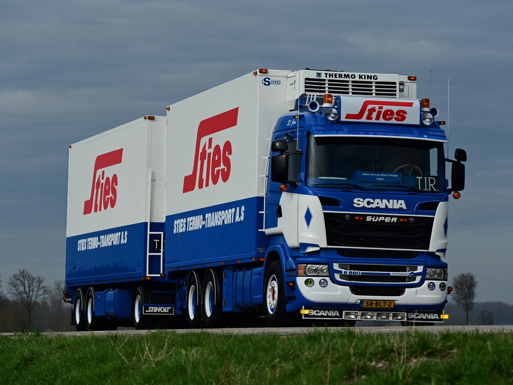 Tekno Tekno Scania R560 Riged truck with 3-axle trailer STIES