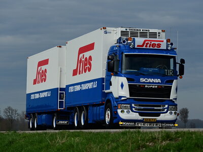 Tekno Tekno Scania R560 Riged truck with 3-axle trailer STIES