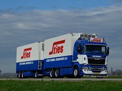 Tekno Tekno Scania R560 Riged truck with 3-axle trailer STIES