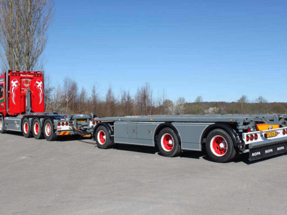WSI WSI Scania R Highline 8x4 with 7-axle riged truck + hooklift system RONNIE PETERSEN