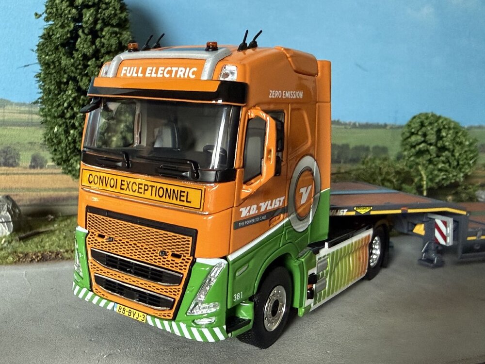 WSI WSI Volvo FH5 Globetrotter electric 4x2 with 3-axle semi lowloader VAN DER VLIST