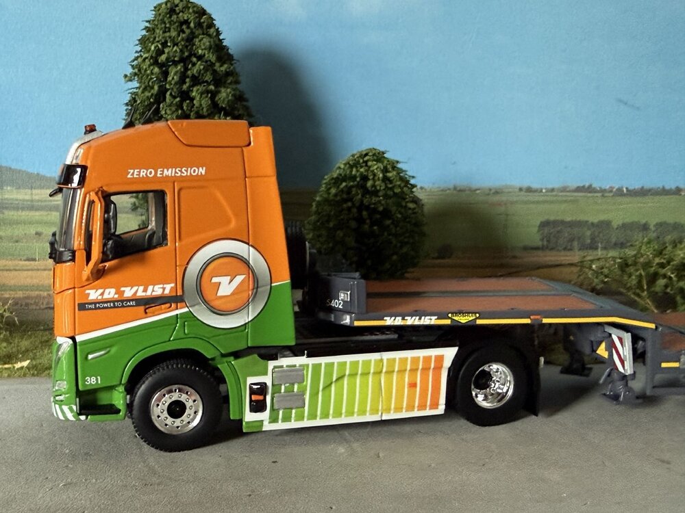 WSI WSI Volvo FH5 Globetrotter electric 4x2 with 3-axle semi lowloader VAN DER VLIST