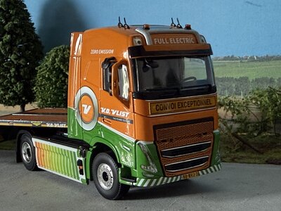 WSI WSI Volvo FH5 Globetrotter electric 4x2 with 3-axle semi lowloader VAN DER VLIST