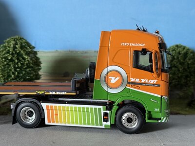 WSI WSI Volvo FH5 Globetrotter electric 4x2 with 3-axle semi lowloader VAN DER VLIST