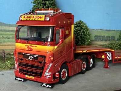 WSI WSI Volvo FH5 Globetrotter 6x2 met 3-assige twin steer semi dieplader KLAAS KUIPER TRANSPORT WSI WSI Volvo FH5 Globetrotter 6x2 met 3-assige twin steer semi dieplader KLAAS KUIPER TRANSPORT