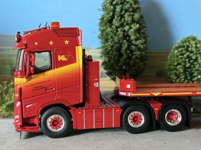 WSI WSI Volvo FH5 Globetrotter 6x2 with 3-axle twin steer semi lowloader KLAAS KUIPER TRANSPORT