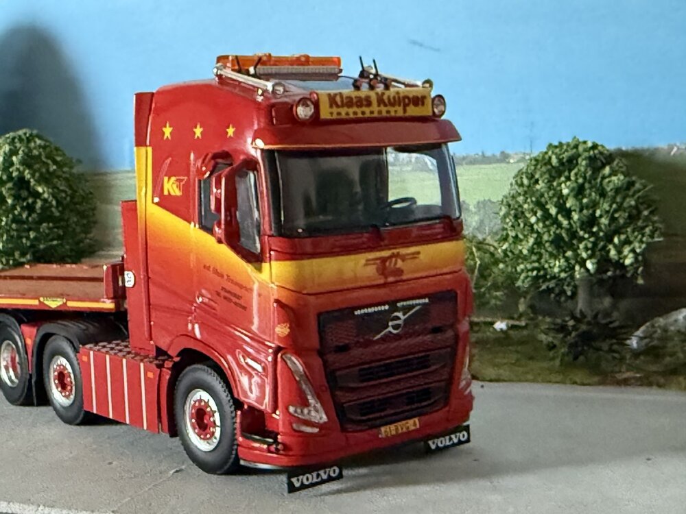WSI WSI Volvo FH5 Globetrotter 6x2 with 3-axle twin steer semi lowloader KLAAS KUIPER TRANSPORT