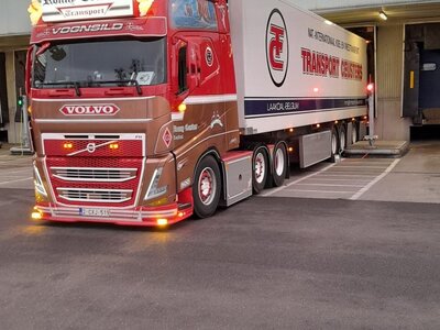 Tekno Tekno Volvo FH05 Globetrotter XL + 3 as zamac koeloplegger RONNY CEUSTERS