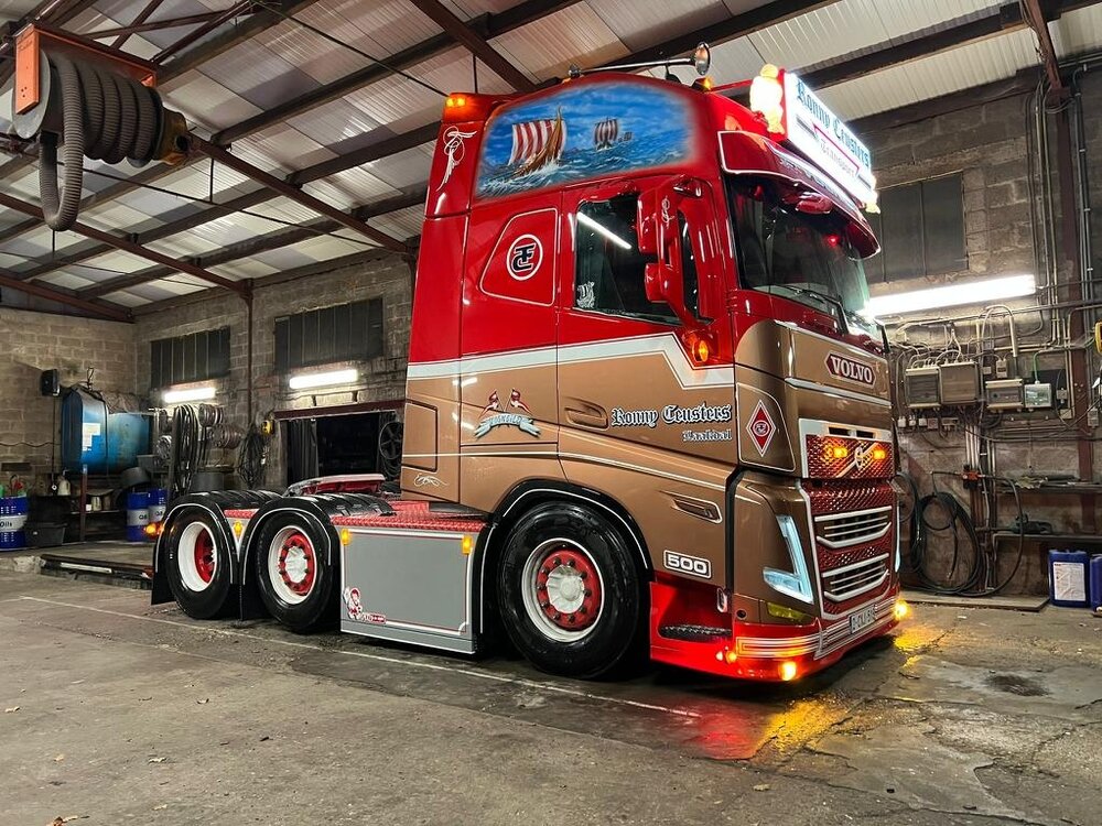 Tekno Tekno Volvo FH05 Globetrotter XL + 3 as zamac koeloplegger RONNY CEUSTERS