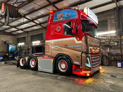 Tekno Tekno Volvo FH05 Globetrotter XL + 3 as zamac koeloplegger RONNY CEUSTERS