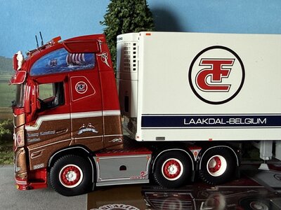 Tekno Tekno Volvo FH05 Globetrotter XL with 3-axle zamac reefer trailer RONNY CEUSTERS