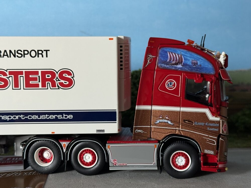 Tekno Tekno Volvo FH05 Globetrotter XL + 3 as zamac koeloplegger RONNY CEUSTERS
