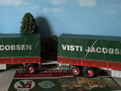 Tekno Tekno Volvo F12 motorwagen met 3-assige huif aanhanger VISTI JACOBSEN