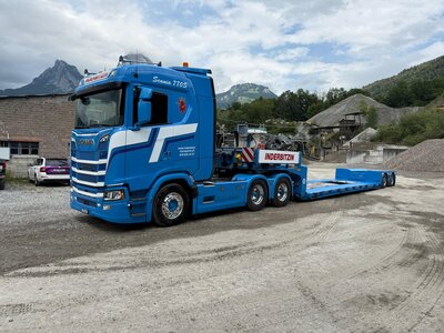 Tekno Tekno Scania NGS normal roof 6x4 met 2-assige Broshuis dieplader INDERBITZIN