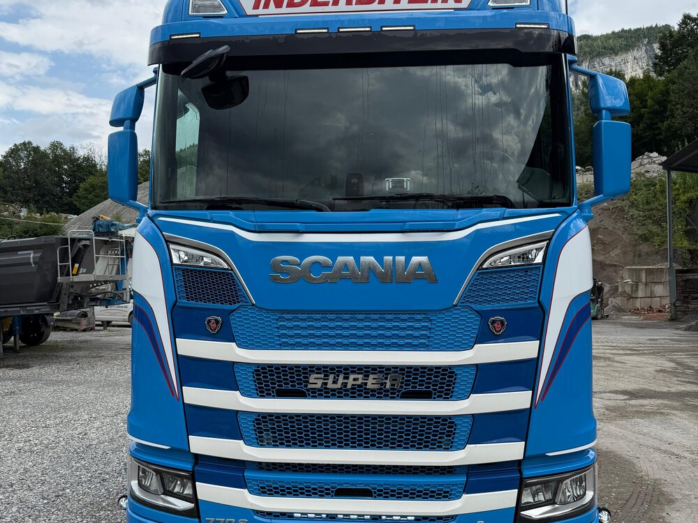 Tekno Tekno Scania NGS normal roof 6x4 met 2-assige Broshuis dieplader INDERBITZIN