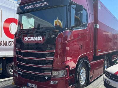 Tekno Tekno Scania NGS Highline 4x2 met 3-assige koeloplegger HEINRICHS