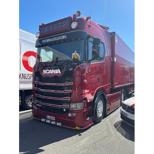 Tekno Tekno Scania NGS Highline 4x2 with 3-axle reefer trailer HEINRICHS Tekno Tekno Scania NGS Highline 4x2 with 3-axle reefer trailer HEINRICHS