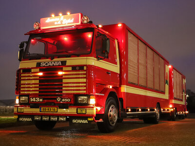 Tekno Tekno Scania 143M-450 4x2 lijnrijders auto met speciaal ontwikkelde (resin) bakken FLEURS VAN DEN EIJKEL