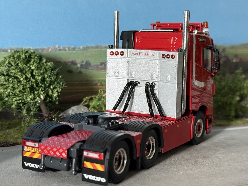 WSI WSI Volvo FH5 sleeper cab 6x4 with 4-axle low loader + 1-axle dolly LOONBEDRIJF VAN ETTEN