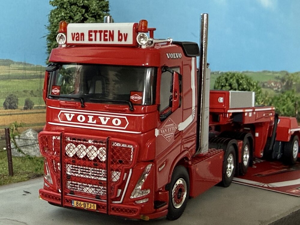 WSI WSI Volvo FH5 sleeper cab 6x4 with 4-axle low loader + 1-axle dolly LOONBEDRIJF VAN ETTEN