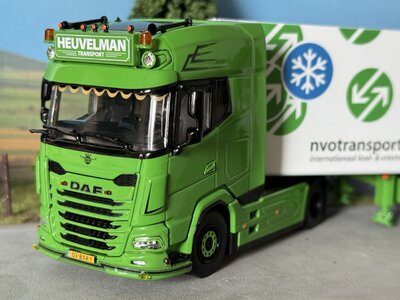 WSI WSI DAF XG+ 4x2 with 3-axle reefer trailer  HEUVELMAN GSO