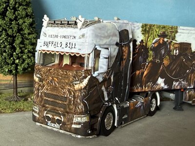 WSI WSI Scania S Highline 4x2 with 3-axle reefer trailer HEIDE LOGISTIK