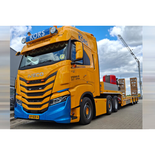 WSI WSI Iveco S-way as high 6x2 with 3-axle semi lowloader with ramps KORS HOOGWERKSYSTEMEN