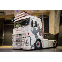WSI Volvo FH5 Sleeper Cab 4x2 VAN HOUTEN