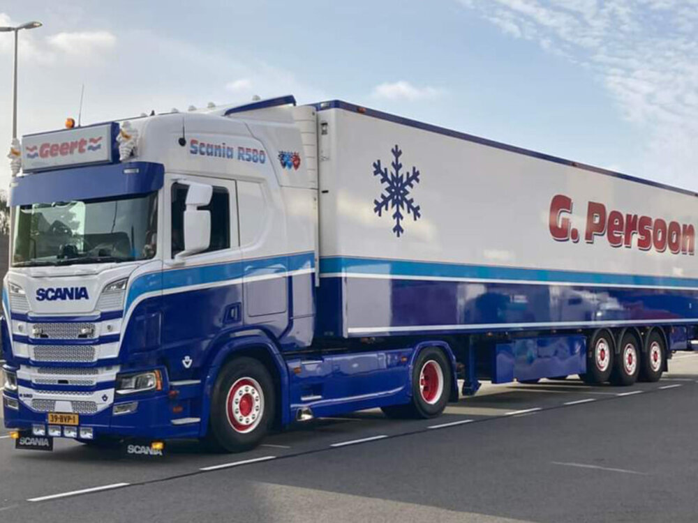 WSI WSI Scania R Highline 4x2 met 3-as koeloplegger G. PERSOON