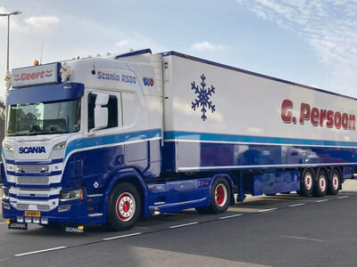 WSI WSI Scania R Highline 4x2 met 3-as koeloplegger G. PERSOON