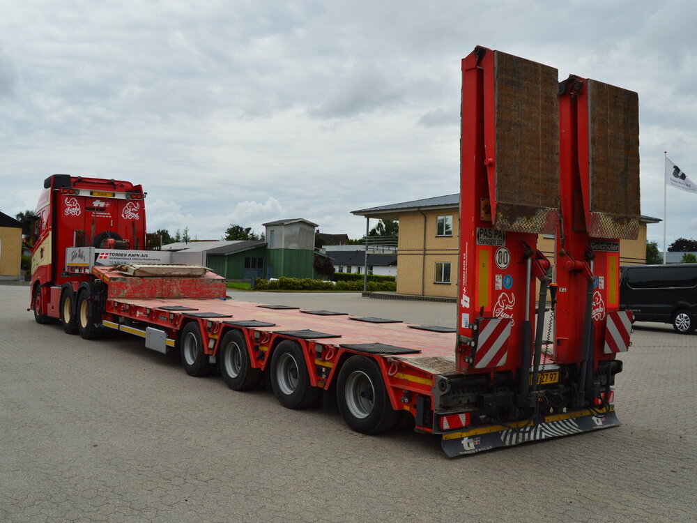 Tekno Tekno Volvo FH05 Globetrotter XL 6x4 with 4-axle Goldhofer lowloader TORBEN RAFN