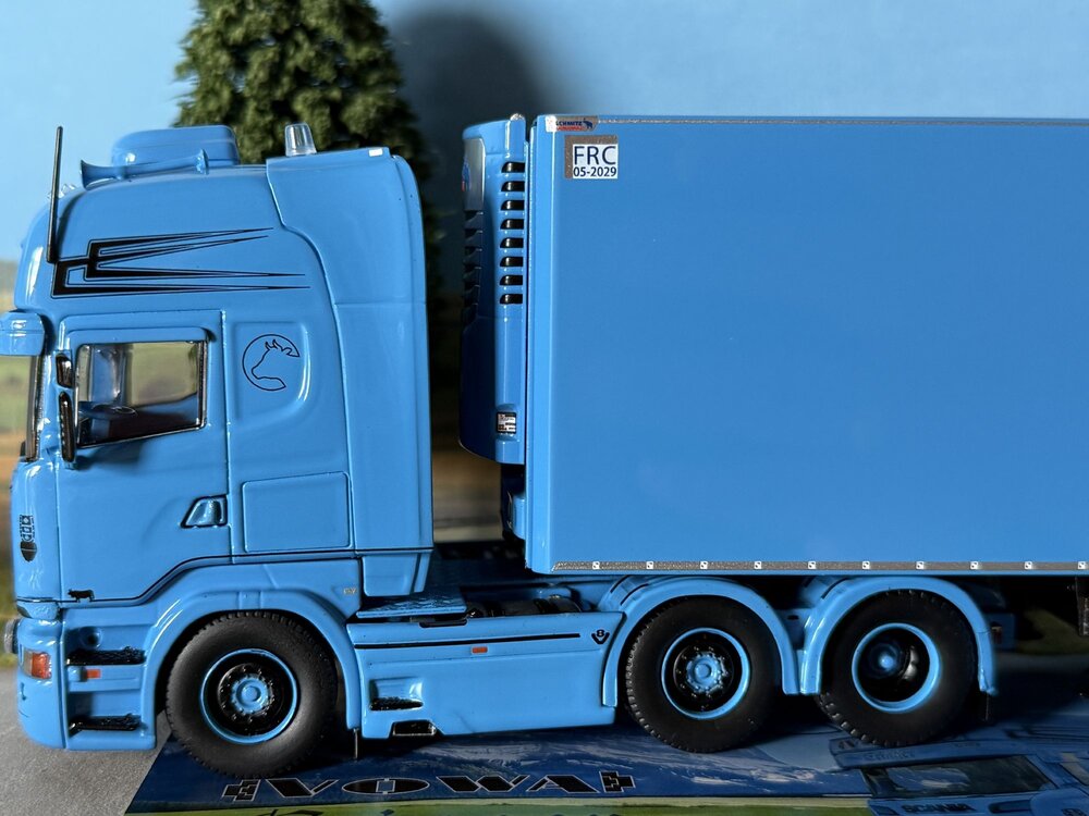 Tekno Tekno Scania R-serie Streamline Topline met 3-assige koeloplegger VOWA ERINGER