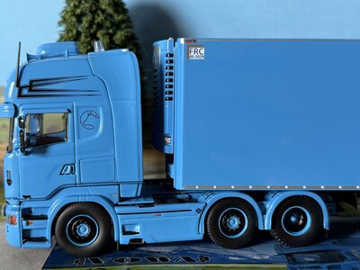 Tekno Tekno Scania R-serie Streamline Topline met 3-assige koeloplegger VOWA ERINGER