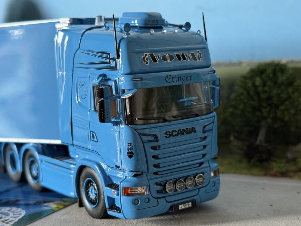 Tekno Tekno Scania R-serie Streamline Topline met 3-assige koeloplegger VOWA ERINGER