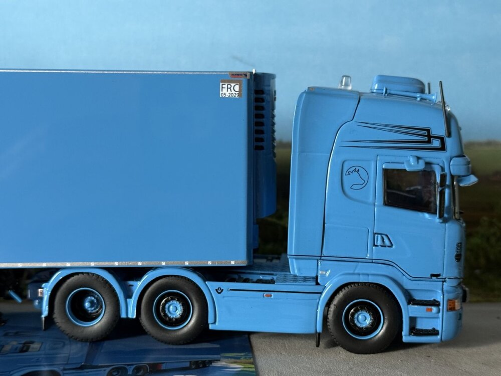 Tekno Tekno Scania R-serie Streamline Topline met 3-assige koeloplegger VOWA ERINGER